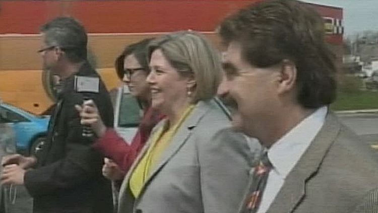 NDP leader Andrea Horwath and candidate Wayne Gates campaign in Niagara Falls; May 8, 2014