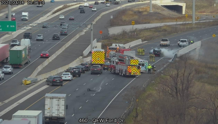 Vehicle rollover on 403 snarls traffic in Oakville, one driver flees scene: OPP