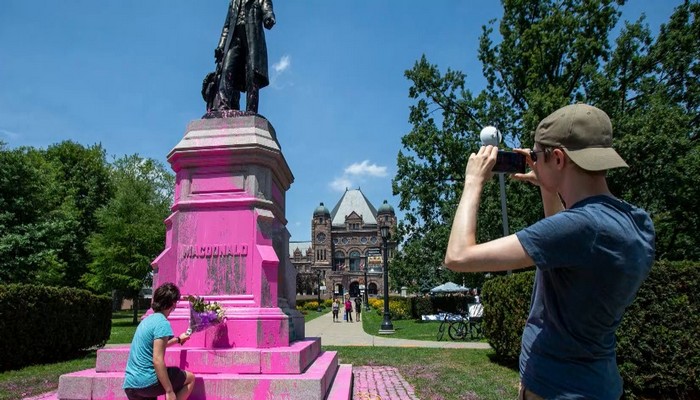 Sir John A MacDonald statue