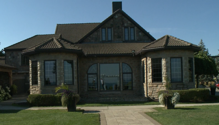 Edgewater Manor