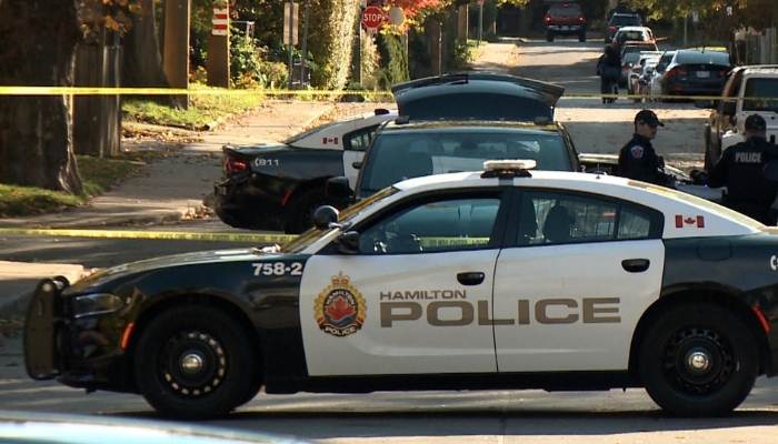 Mans body found in Hamilton roadway