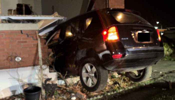 impaired driver crashes into home Welland