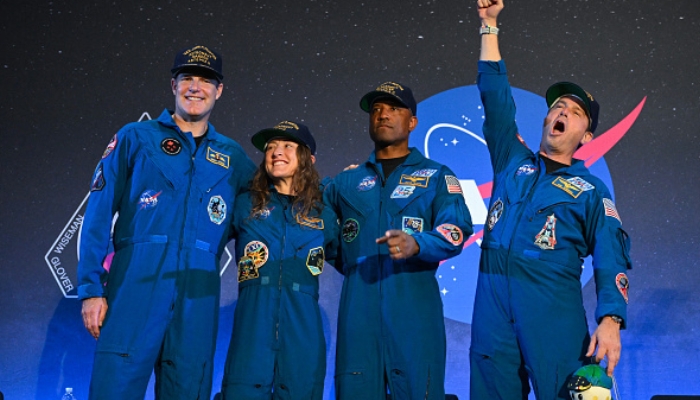 nasa artemis II crew moon mission