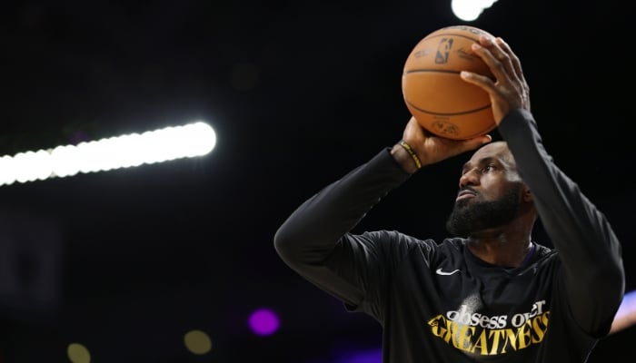 LeBron Lakers-2275708149 700x400