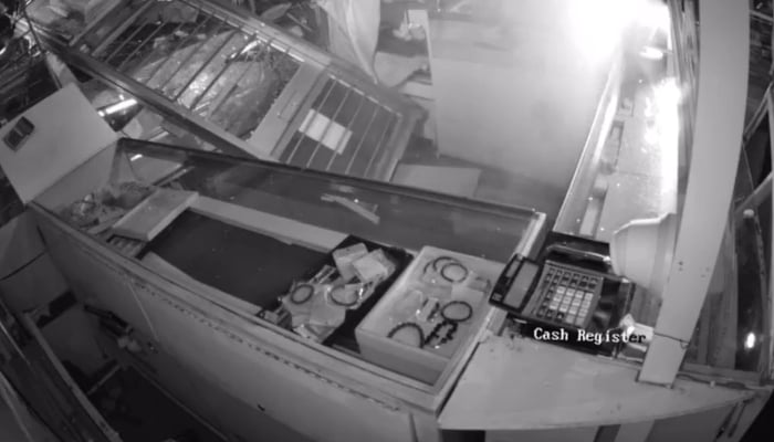 Hamilton jewelry store smash and grab