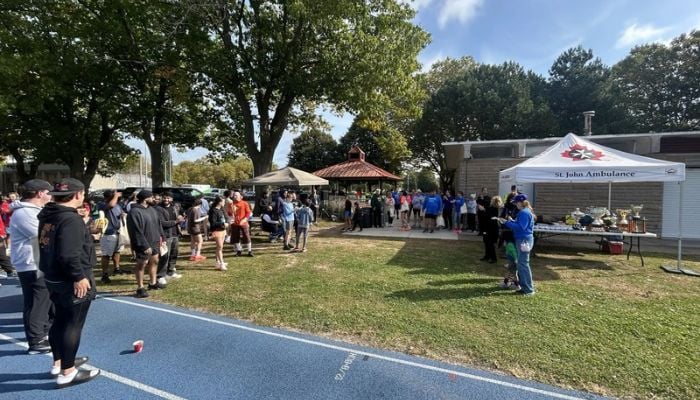 Man a mile relay race Niagara