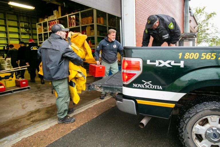 Nearly 350 firefighters from E.U. to help battle Canadian wildfires